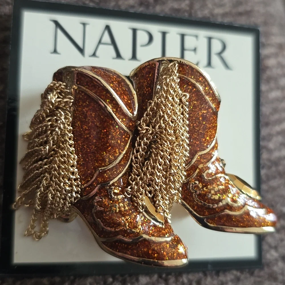 NAPIER WOMEN'S FASHION JEWELRY PIN BEAUTIFUL 